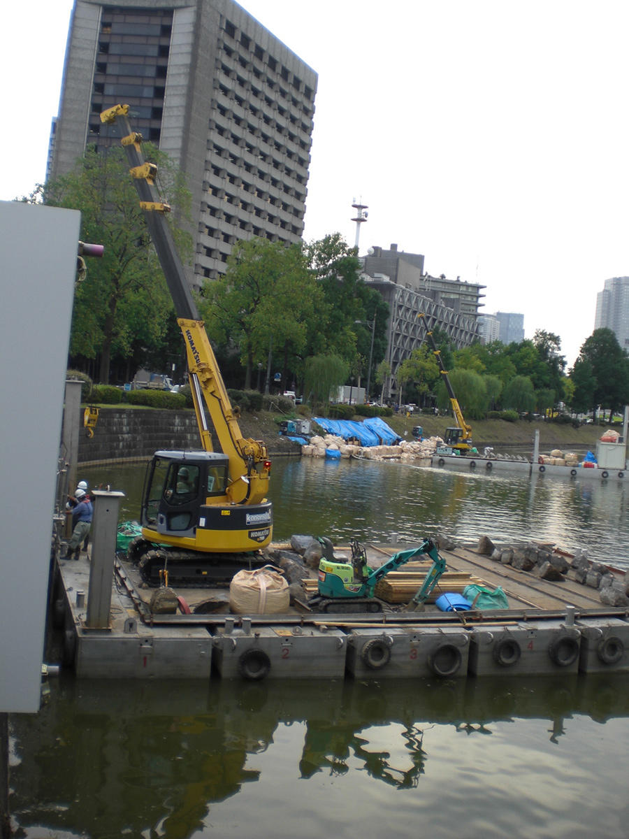 LC785 Barge Imperial Palace Tokyo