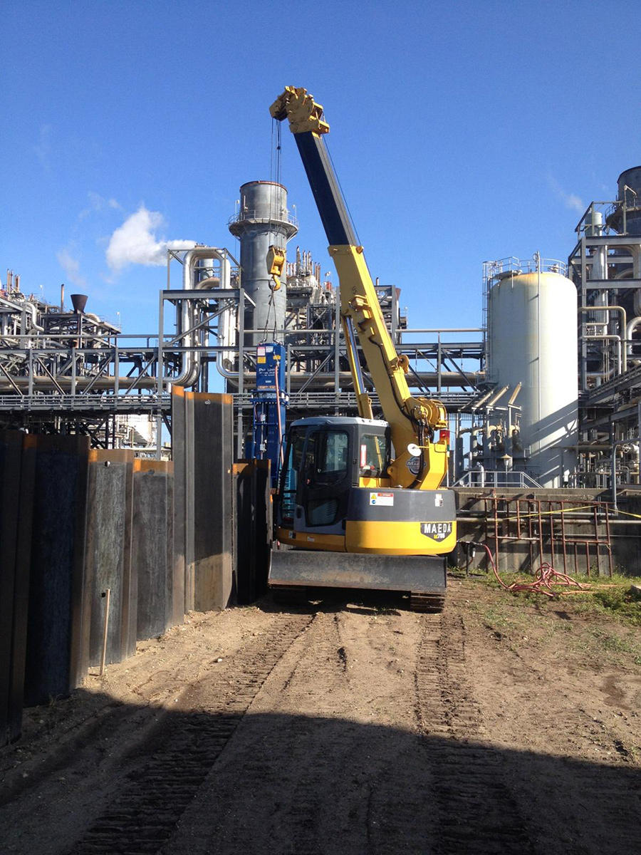 LC785 Sheet Piling In Confined Area of Plant　US